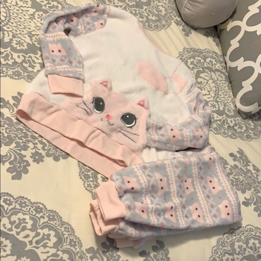 Girls fuzzy pajamas